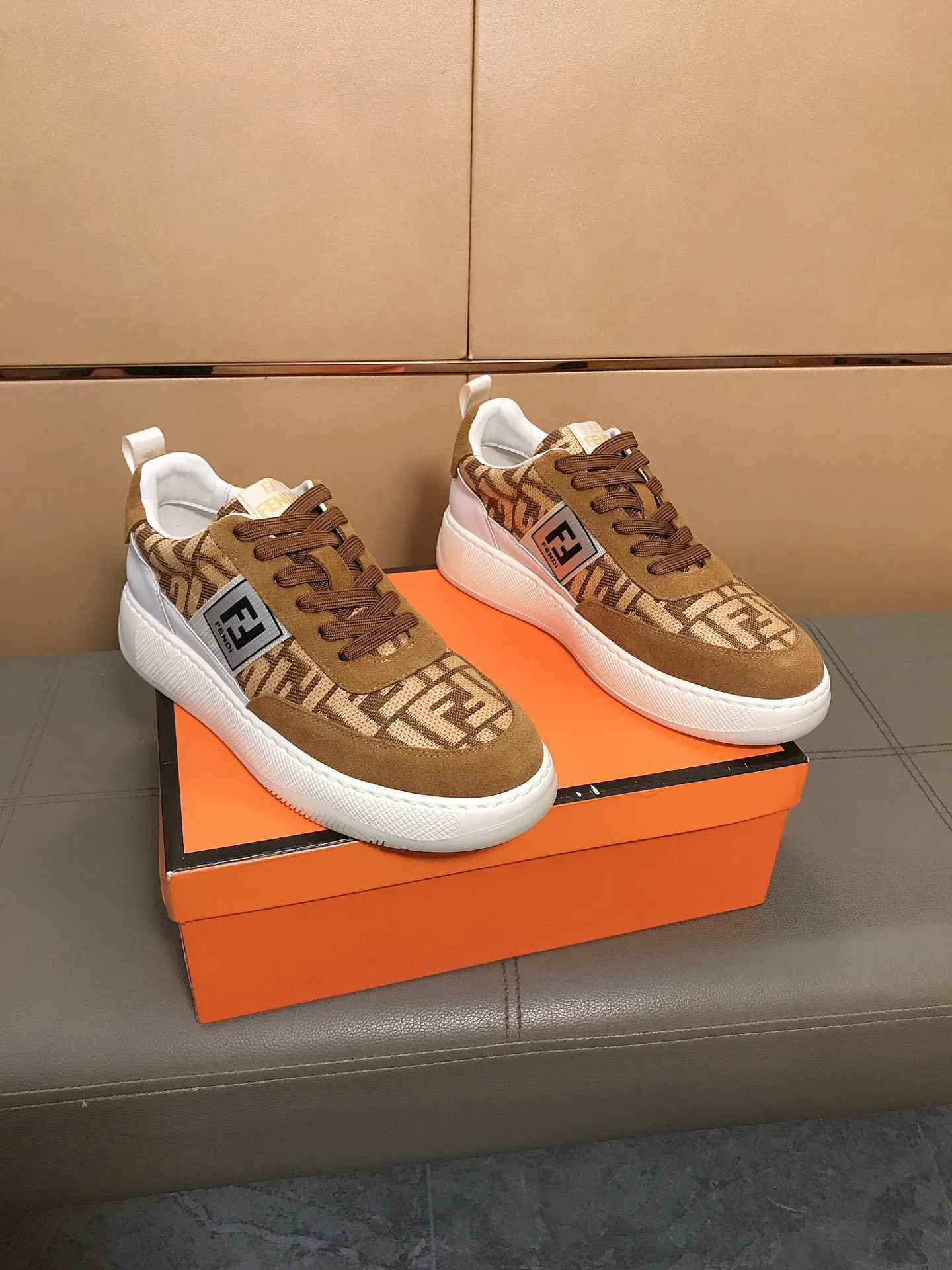 Ex-factory price 420 🔆🔆👉Fendi [Fendi] Men's new low-cut casual shoes are on the market🔥The shoe body is made of brand-specific printed fabric nubuck leather, with sheepskin lining for feet, breathable and does not cover the feet! Fashionable casual shoes 🙈Outsole is ultra-light, non-slip and wear-resistant👣 Standard size 38-44